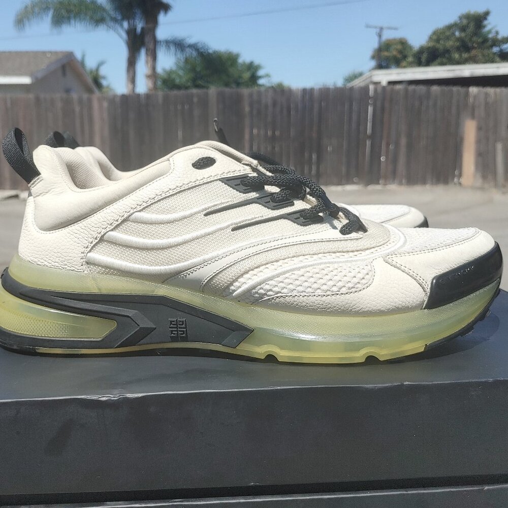 Givenchy GIV 1 Sneaker